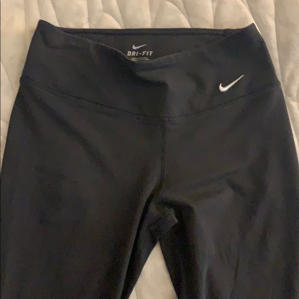 NIKE dri-fit cropped leggings